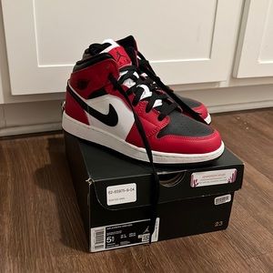 Air Jordan 1 Mids